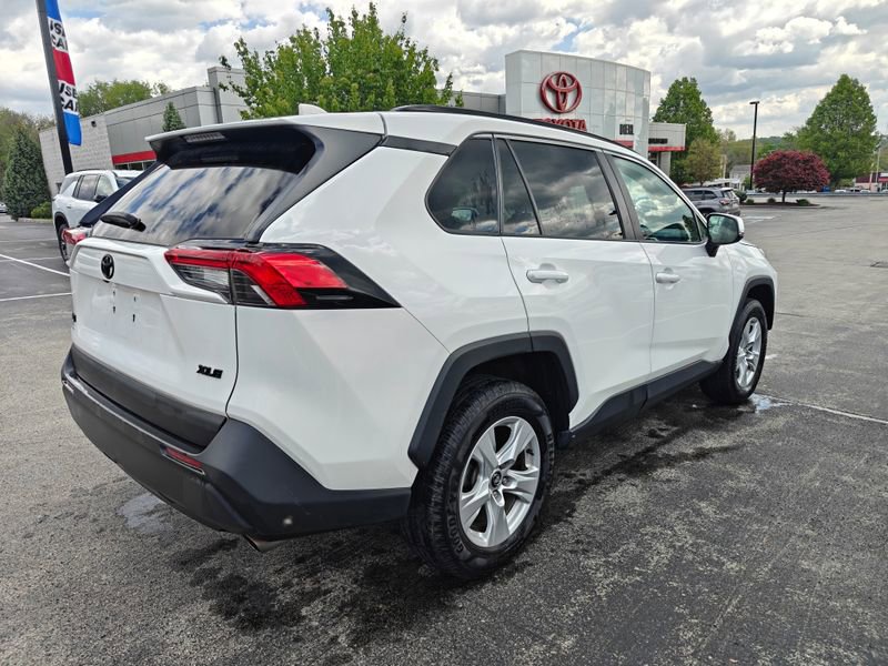 Used 2020 Toyota RAV4 XLE w/ All Weather Liner Package FWD image 4