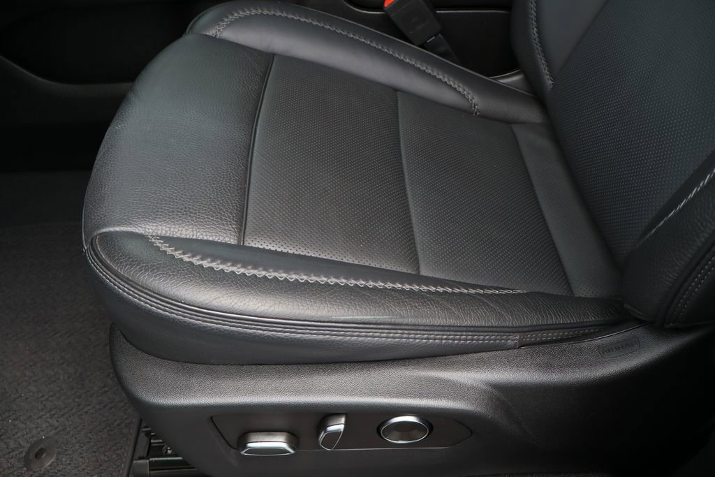 Used 2023 GMC Yukon XL Denali RWD image 22