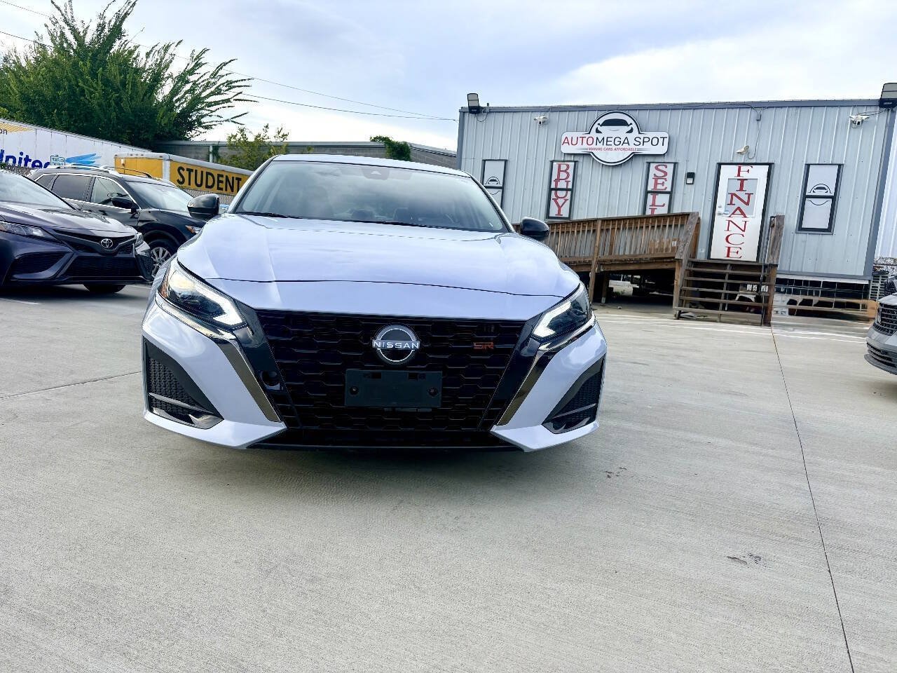 Used 2023 Nissan Altima 2.5 SR FWD image 4