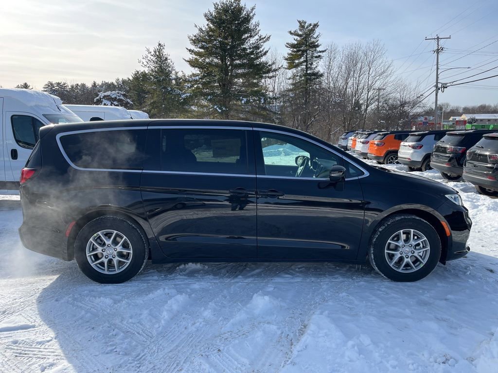 New 2026 Chrysler Pacifica Select FWD image 8