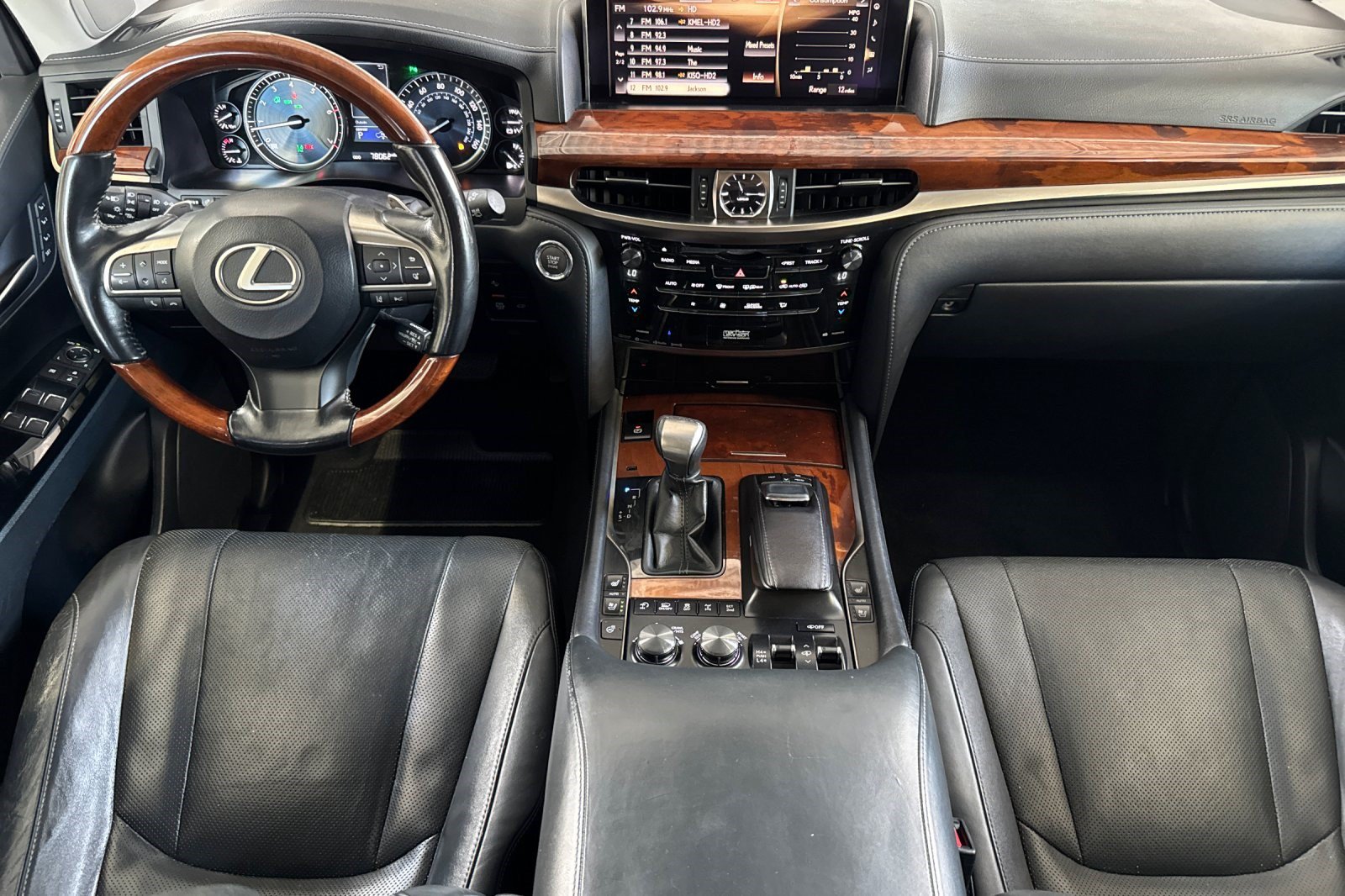 Used 2017 Lexus LX 570 4WD w/ Luxury Package image 17