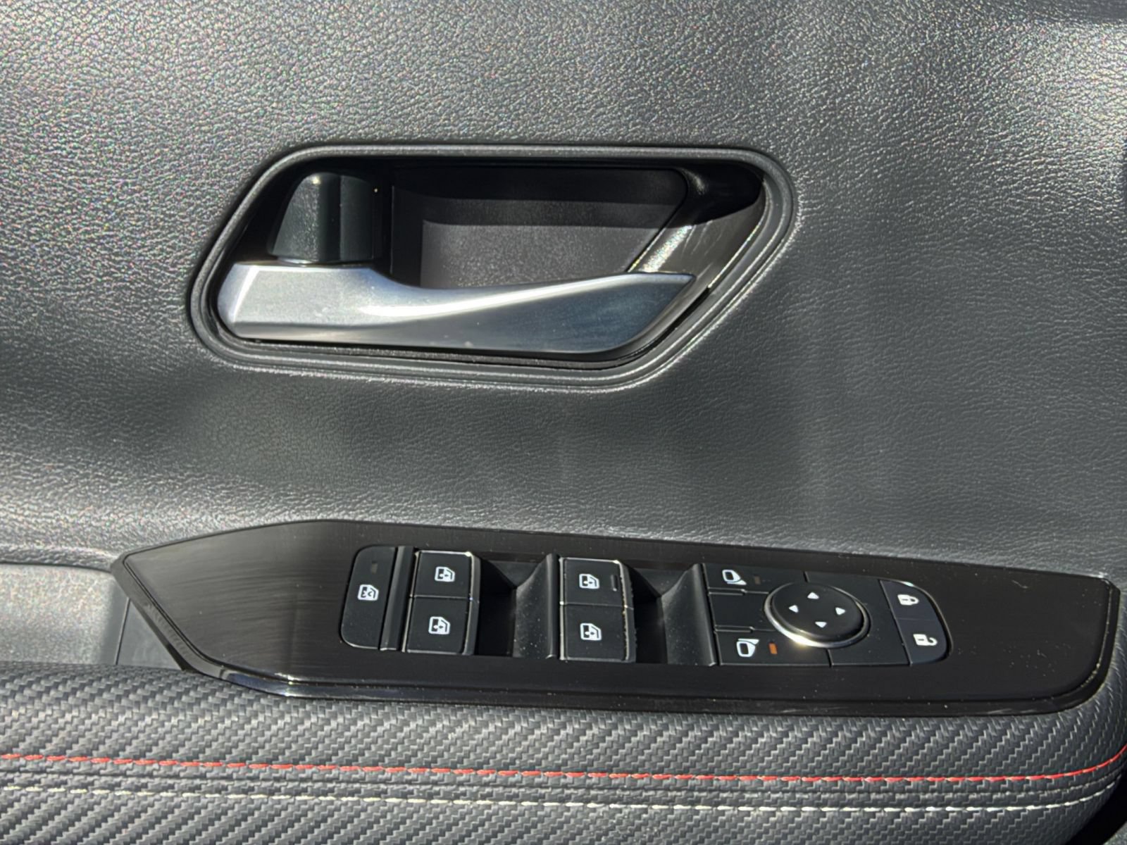 Used 2026 Nissan Kicks SR FWD image 18