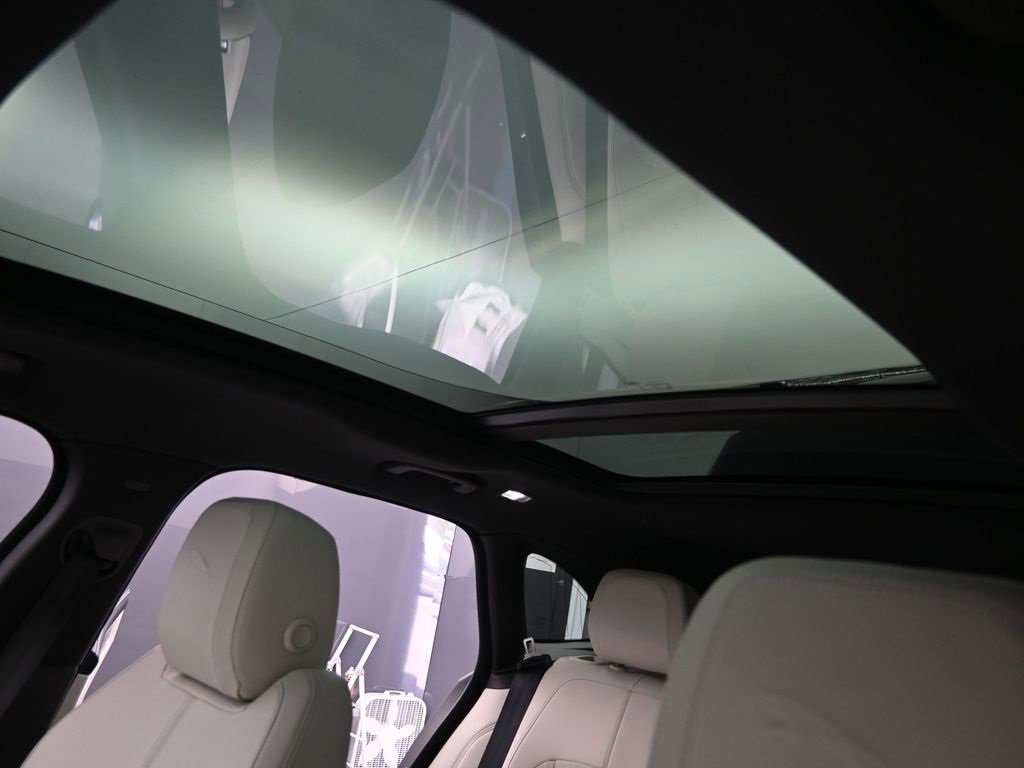 Used 2025 Jaguar F-PACE R-Dynamic S image 28