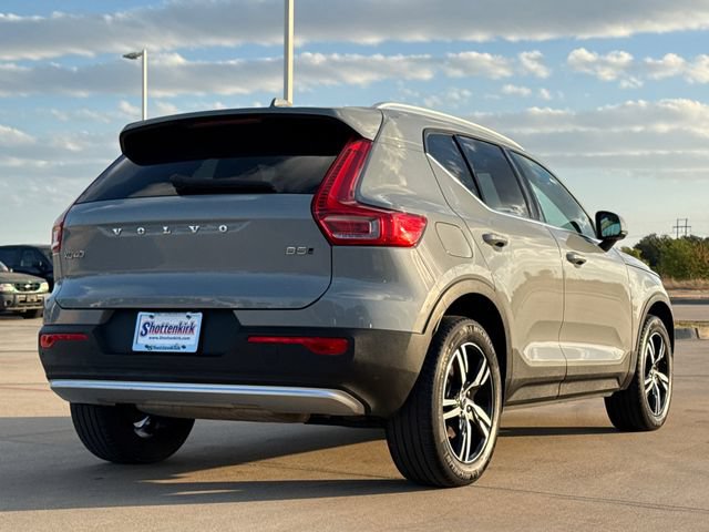 Used 2024 Volvo XC40 B5 Core AWD/4WD image 7