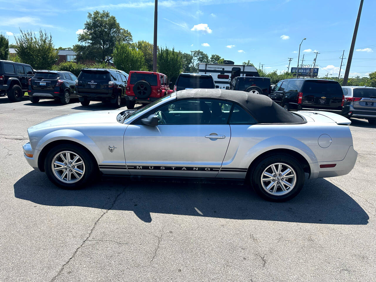 Used 2009 Ford Mustang Convertible image 6