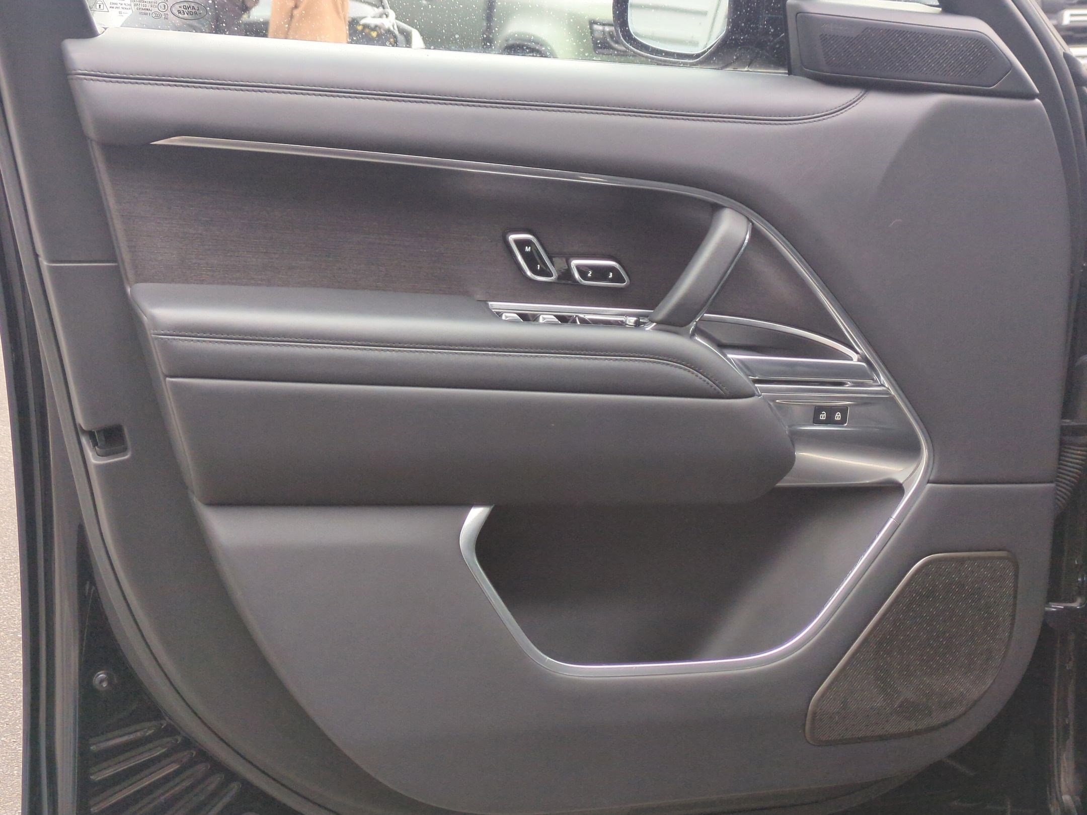 Used 2023 Land Rover Range Rover Autobiography image 12