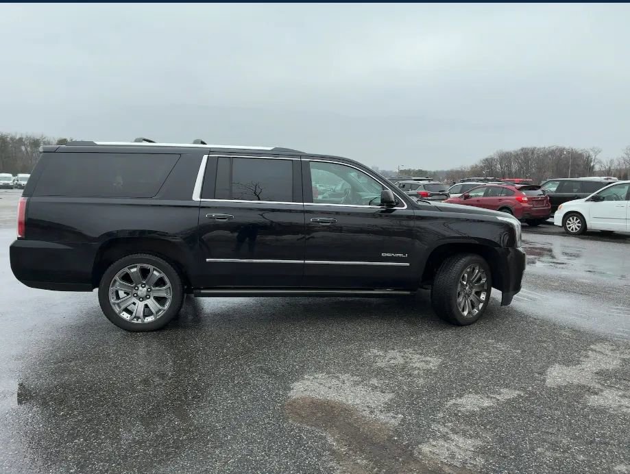 Used 2015 GMC Yukon XL Denali w/ Premium Package image 3
