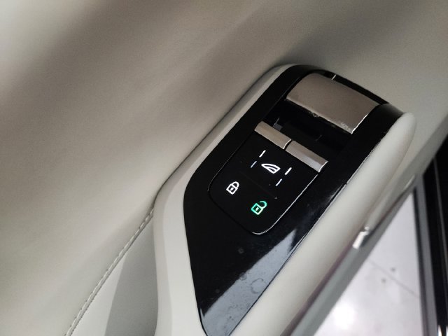 New 2025 Volvo EX90 Plus AWD/4WD image 21