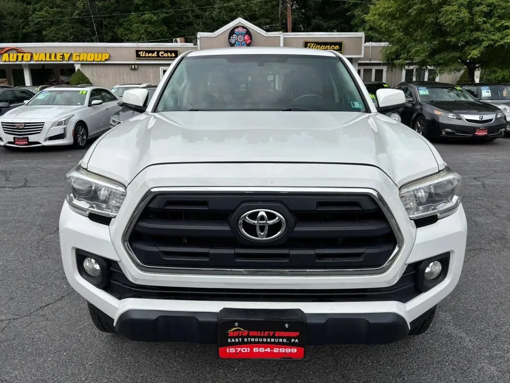 Used 2016 Toyota Tacoma SR5 w/ SR5 Appearance Package (SN) AWD/4WD image 3