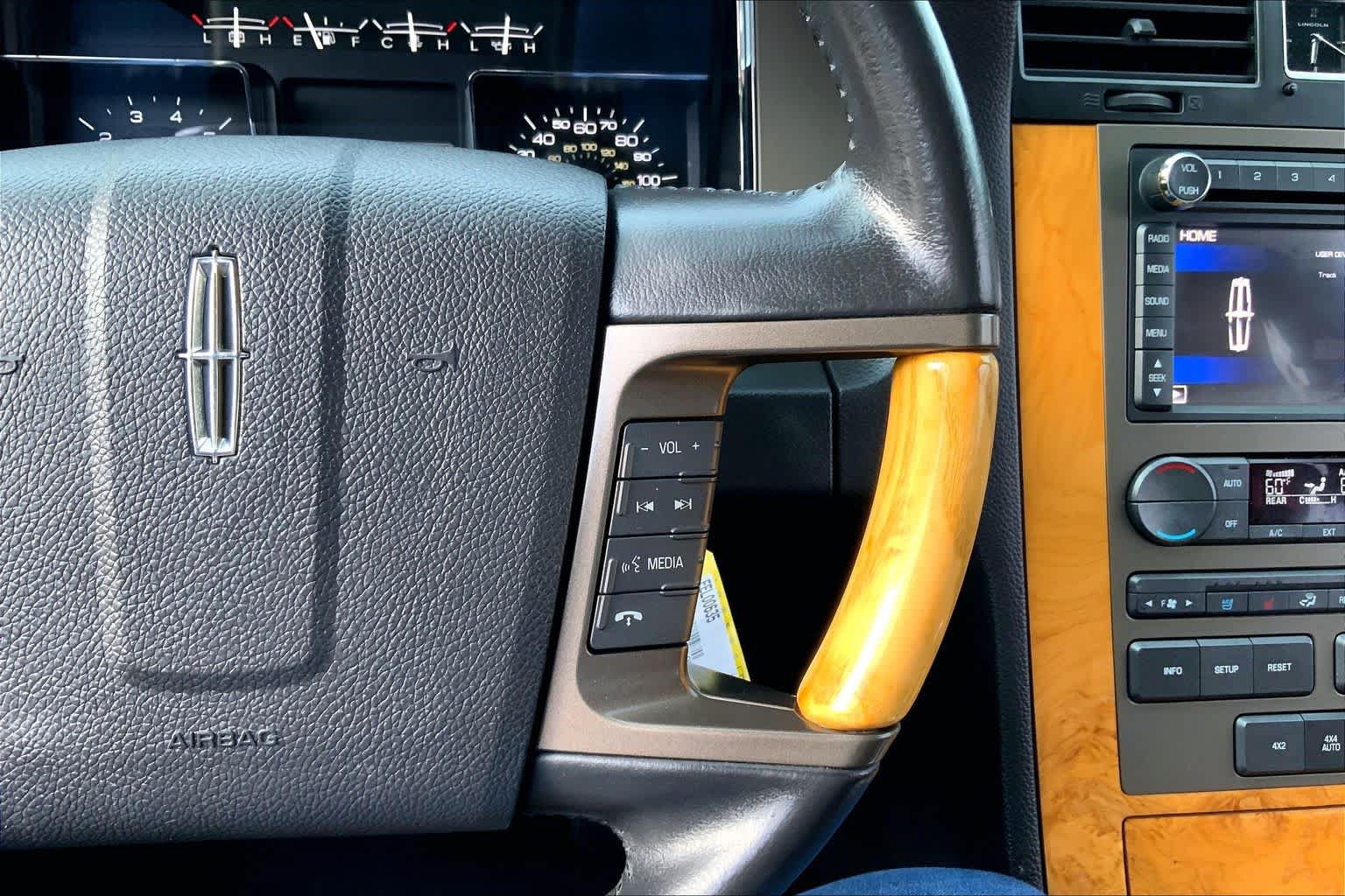 Used 2014 Lincoln Navigator 4WD w/ Equipment Group 101A image 25