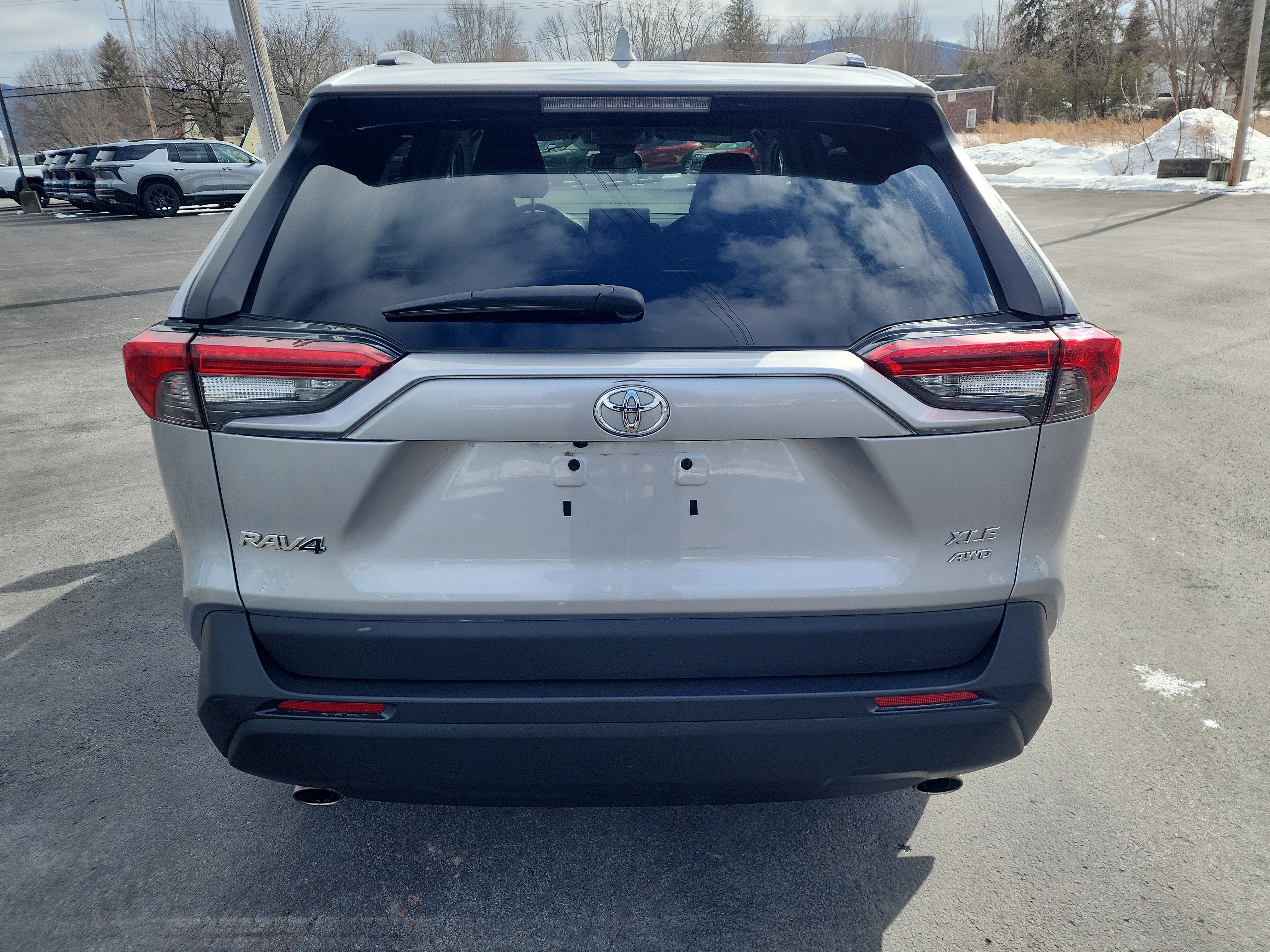 Used 2020 Toyota RAV4 XLE w/ Carpet Mat Package image 7