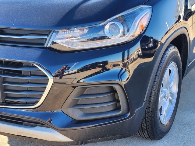 Used 2022 Chevrolet Trax LT w/ LT Convenience Package image 16