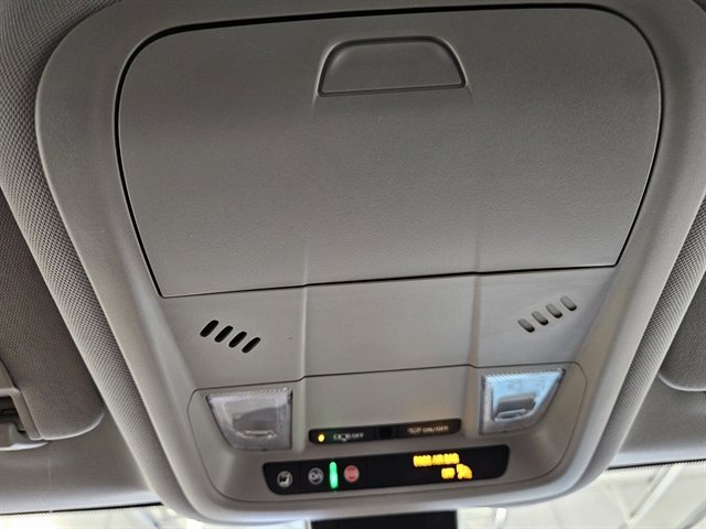 Used 2024 GMC Terrain SLE image 31
