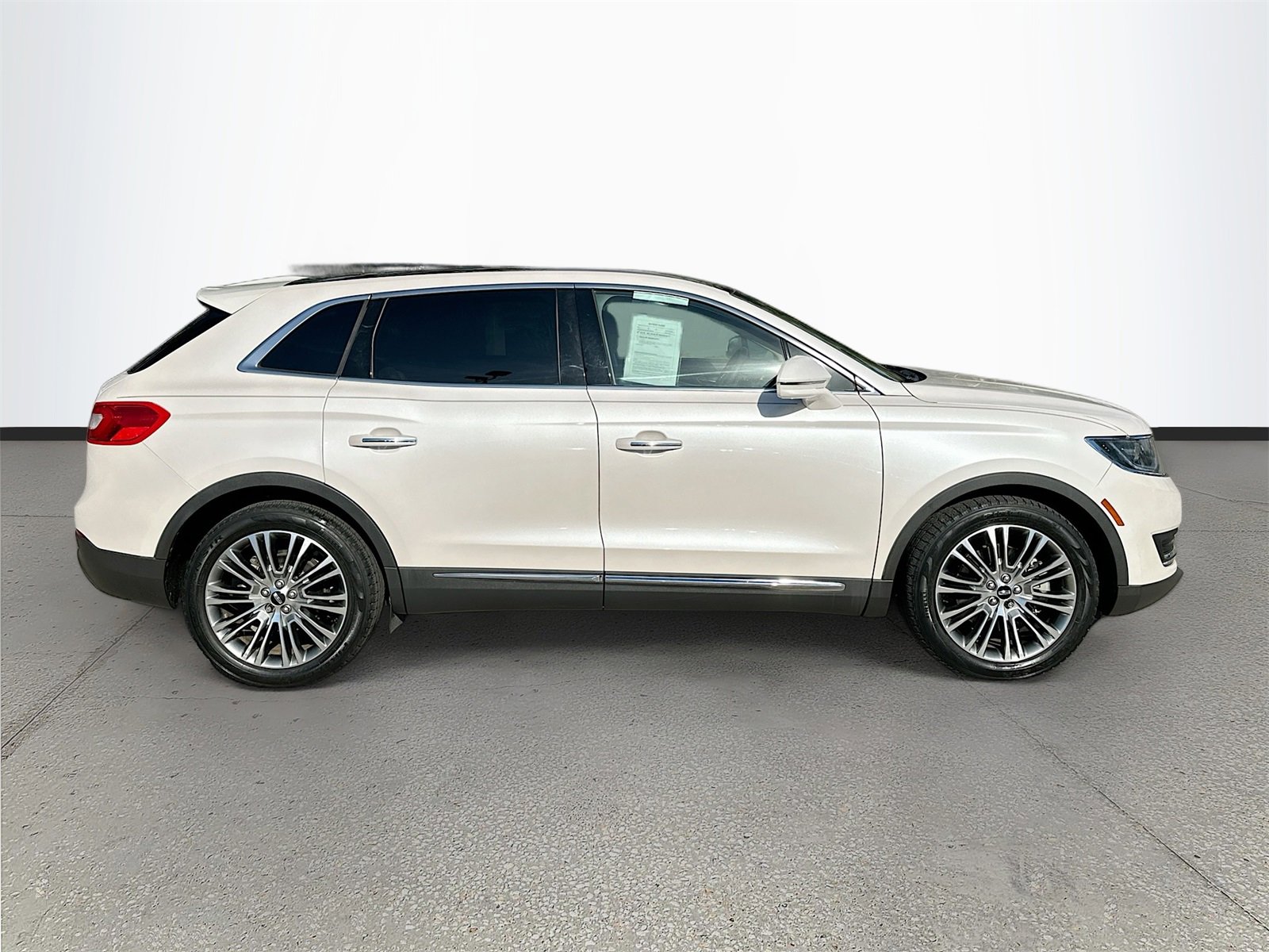 Used 2018 Lincoln MKX Reserve w/ Lincoln MKX Climate Package image 8
