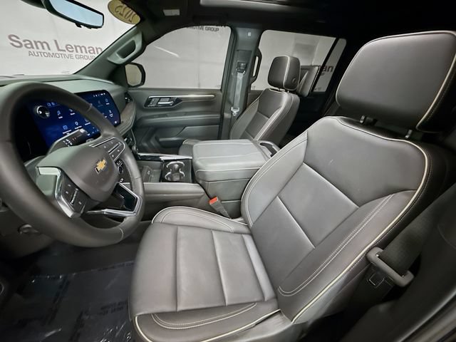 Used 2025 Chevrolet Suburban Premier AWD/4WD image 23