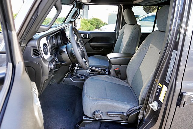 Used 2024 Jeep Wrangler Unlimited Sport AWD/4WD image 21