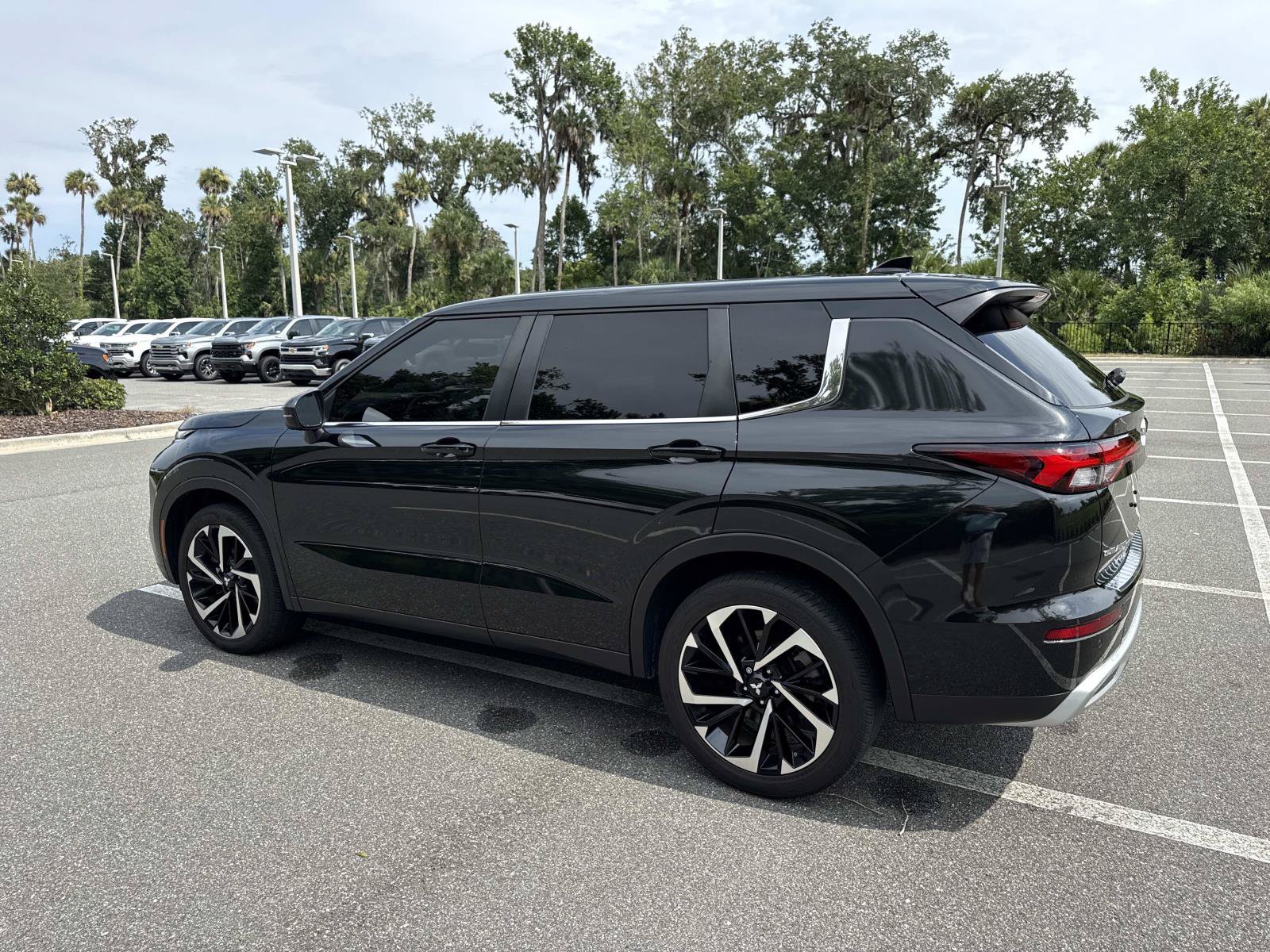 Used 2024 Mitsubishi Outlander SE Black Edition FWD image 5