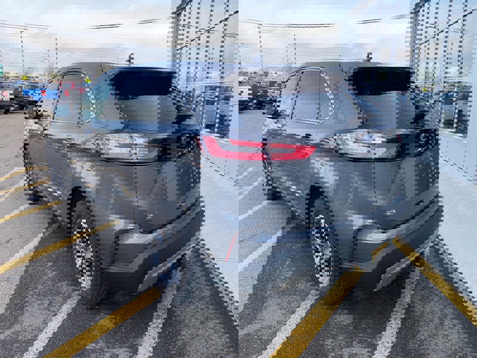 Used 2024 Ford Edge SEL w/ Convenience Package image 3