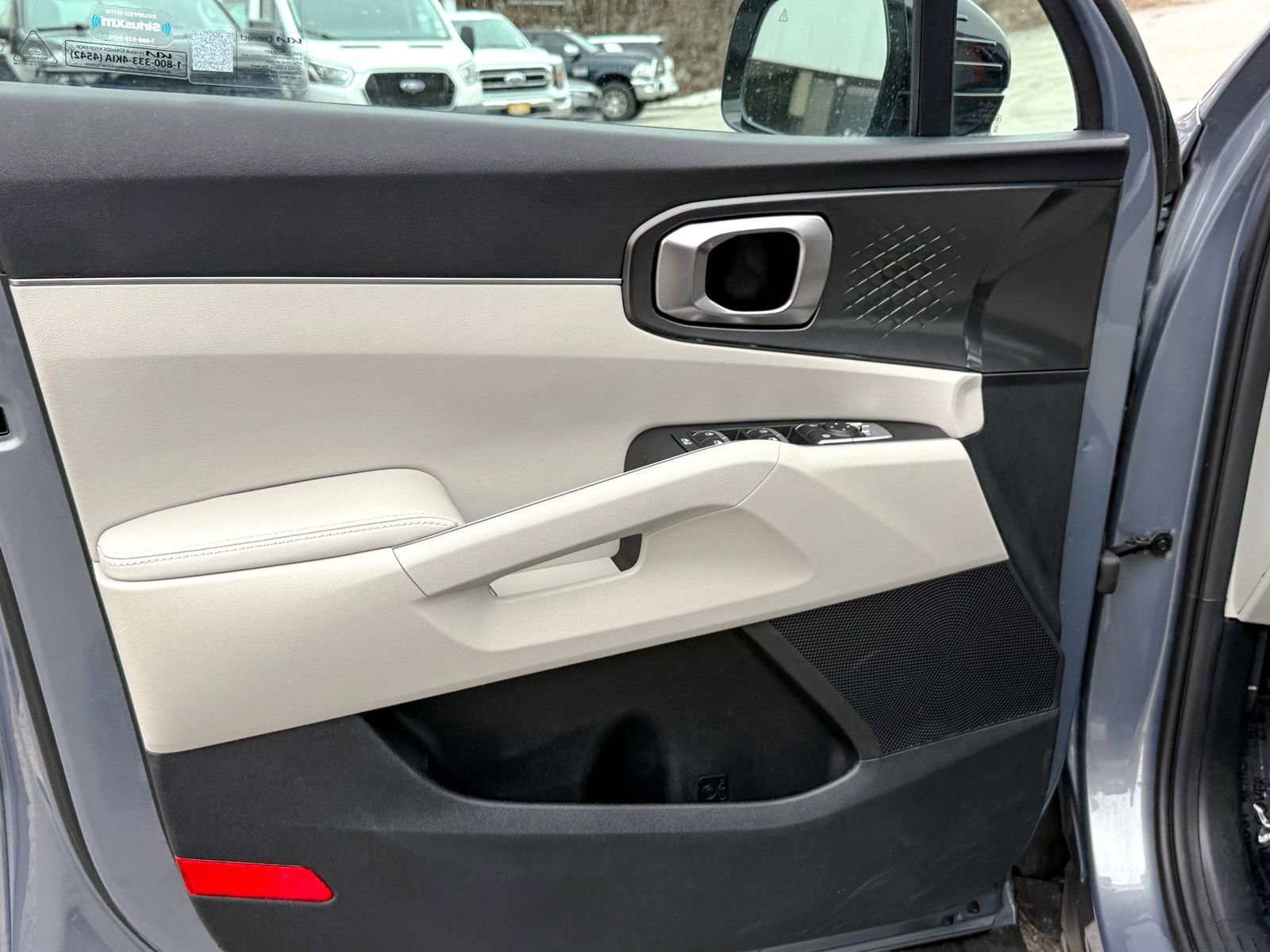 Used 2023 Kia Sorento S image 15