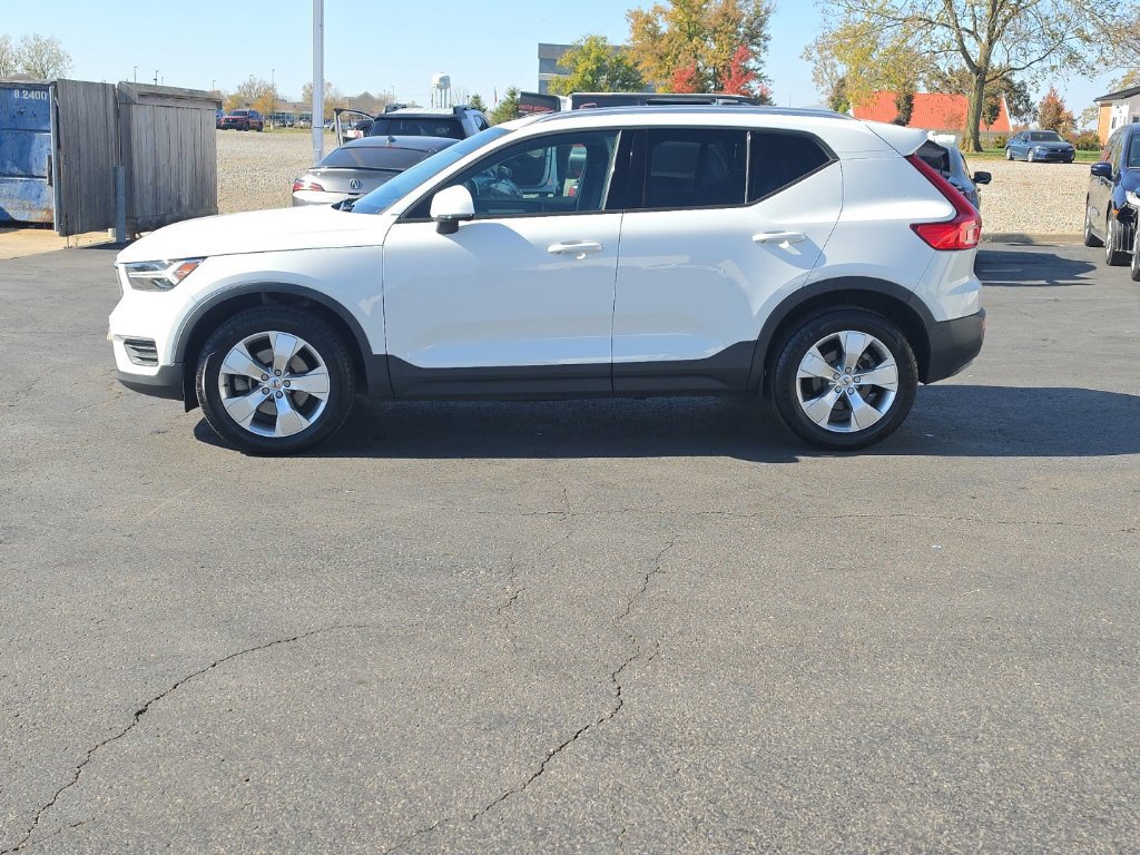 Used 2020 Volvo XC40 T4 Momentum FWD image 4