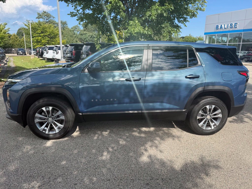 Used 2025 Chevrolet Equinox LT w/ Safety and Technology Package FWD image 2