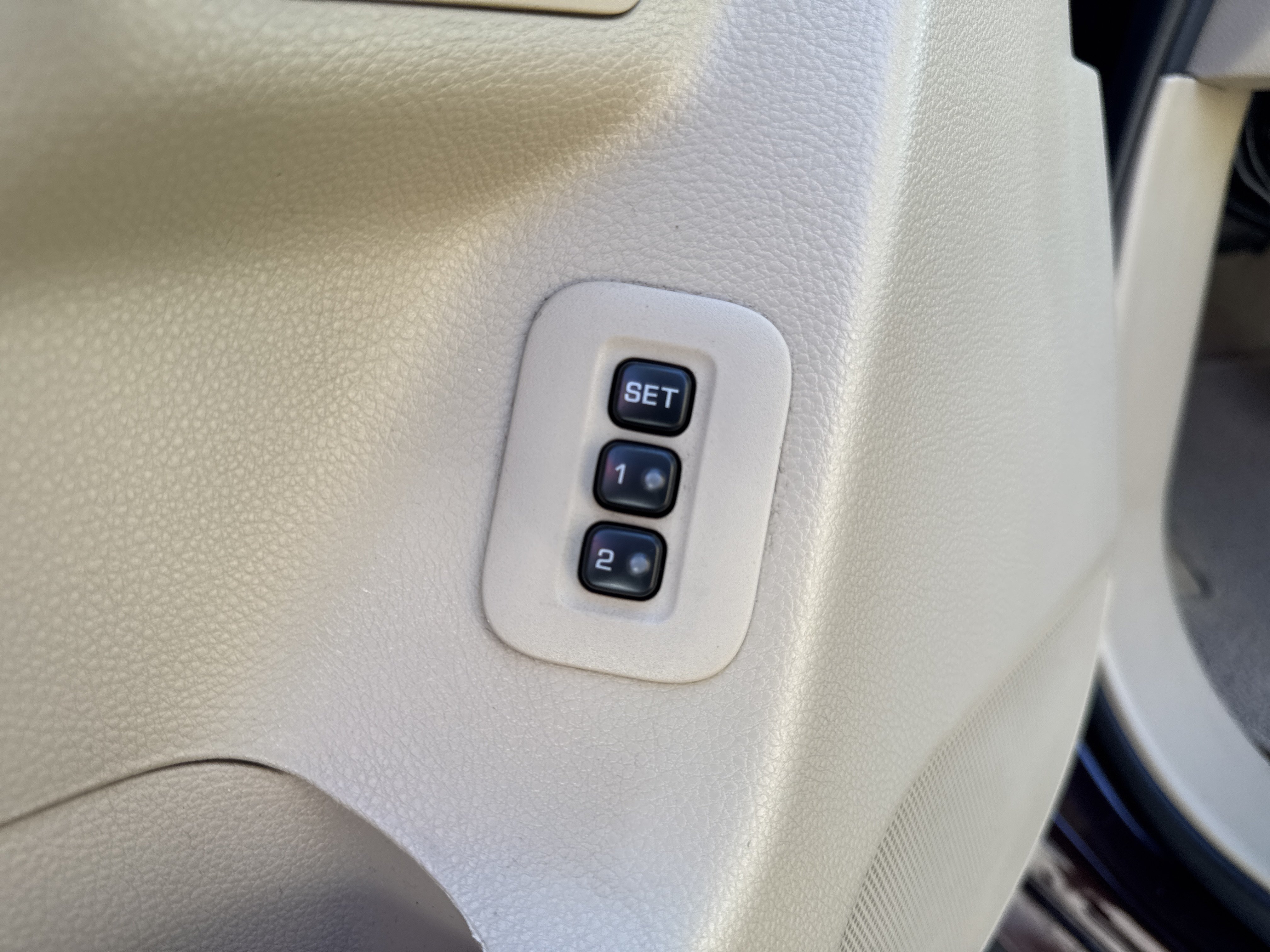Used 2013 Nissan Armada Platinum AWD/4WD image 17