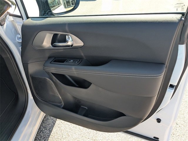 New 2025 Chrysler Pacifica Select image 28
