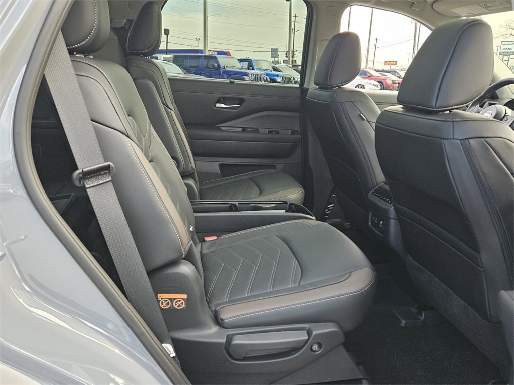 New 2025 Nissan Pathfinder Platinum image 15