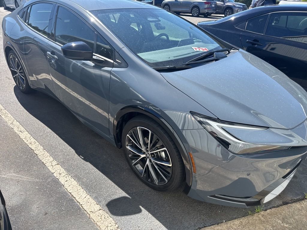 Used 2024 Toyota Prius XLE image 3