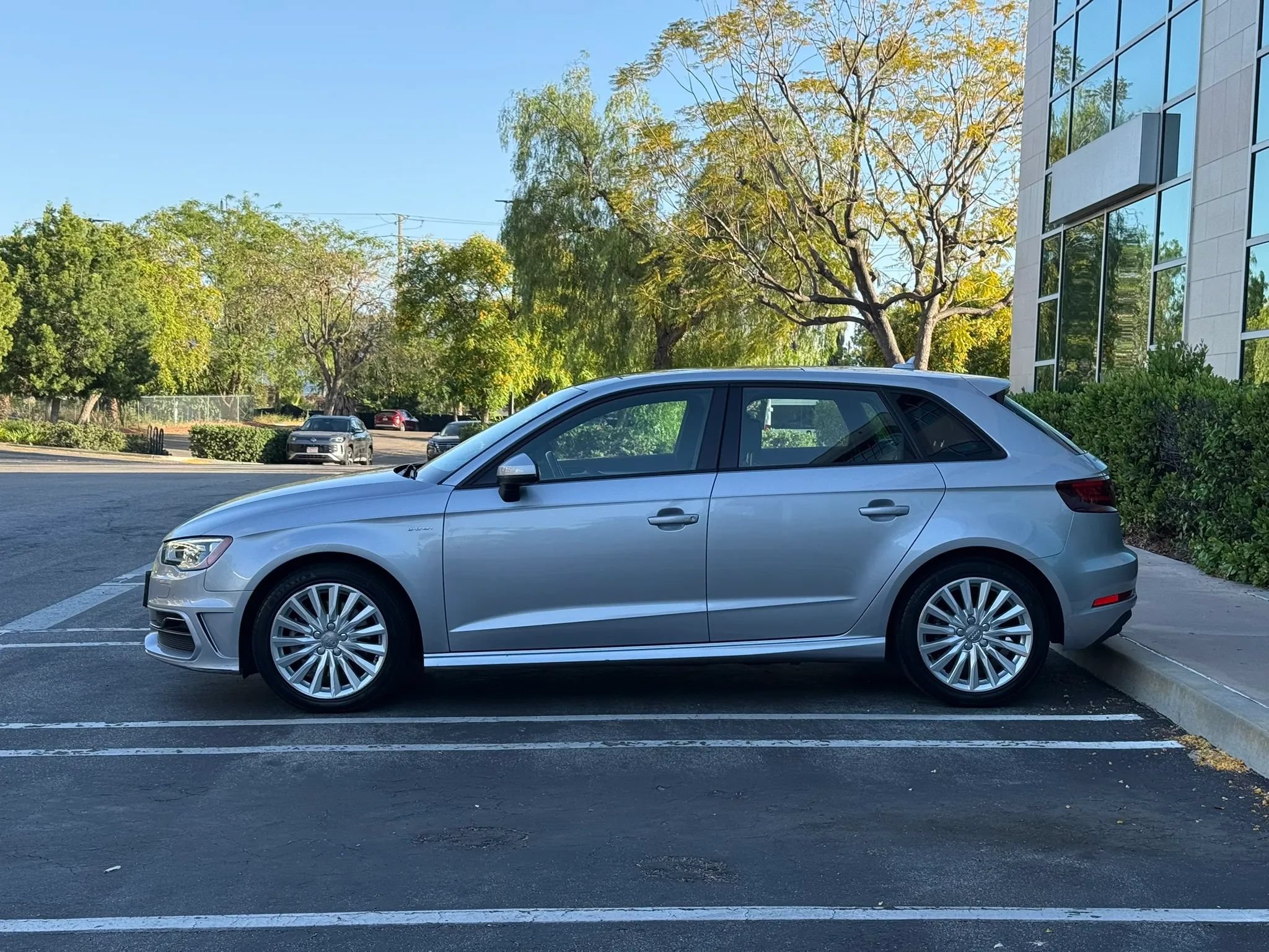 Used 2016 Audi A3 e-tron Premium w/ 17" Wheel Package FWD image 2