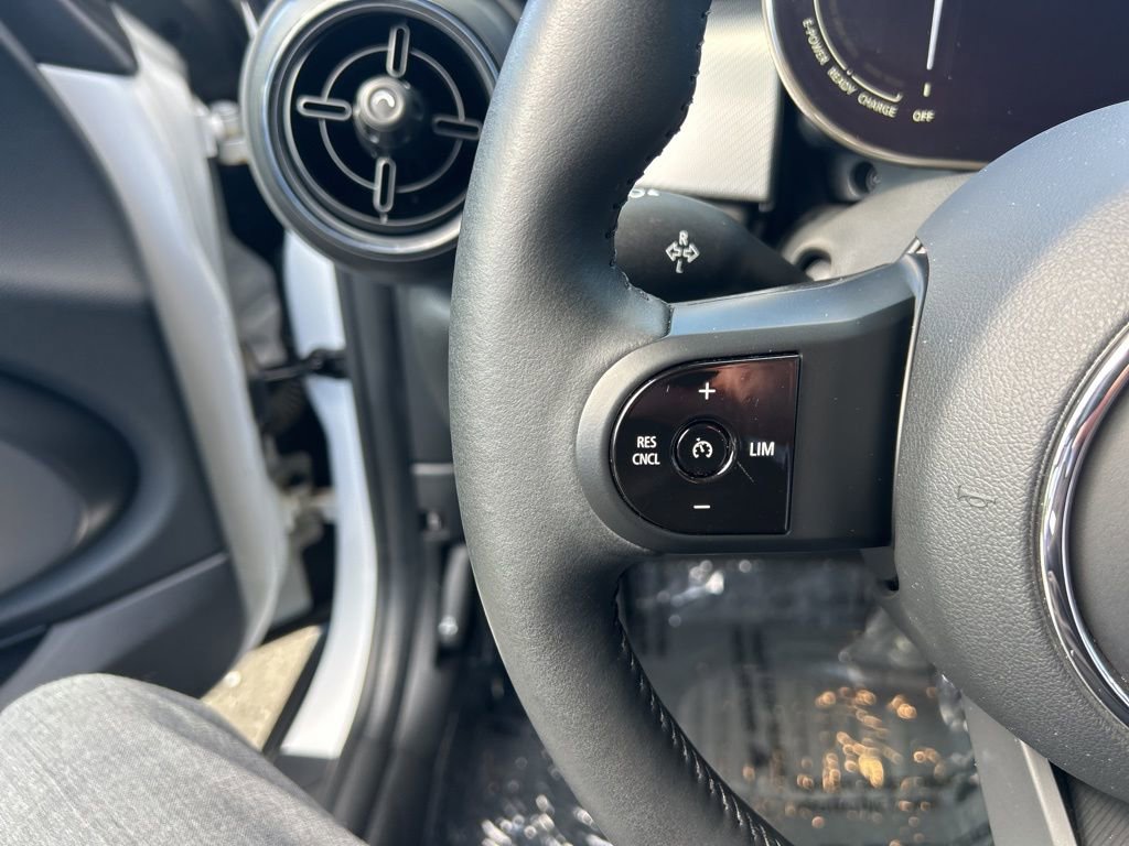 Used 2024 MINI Cooper SE image 16