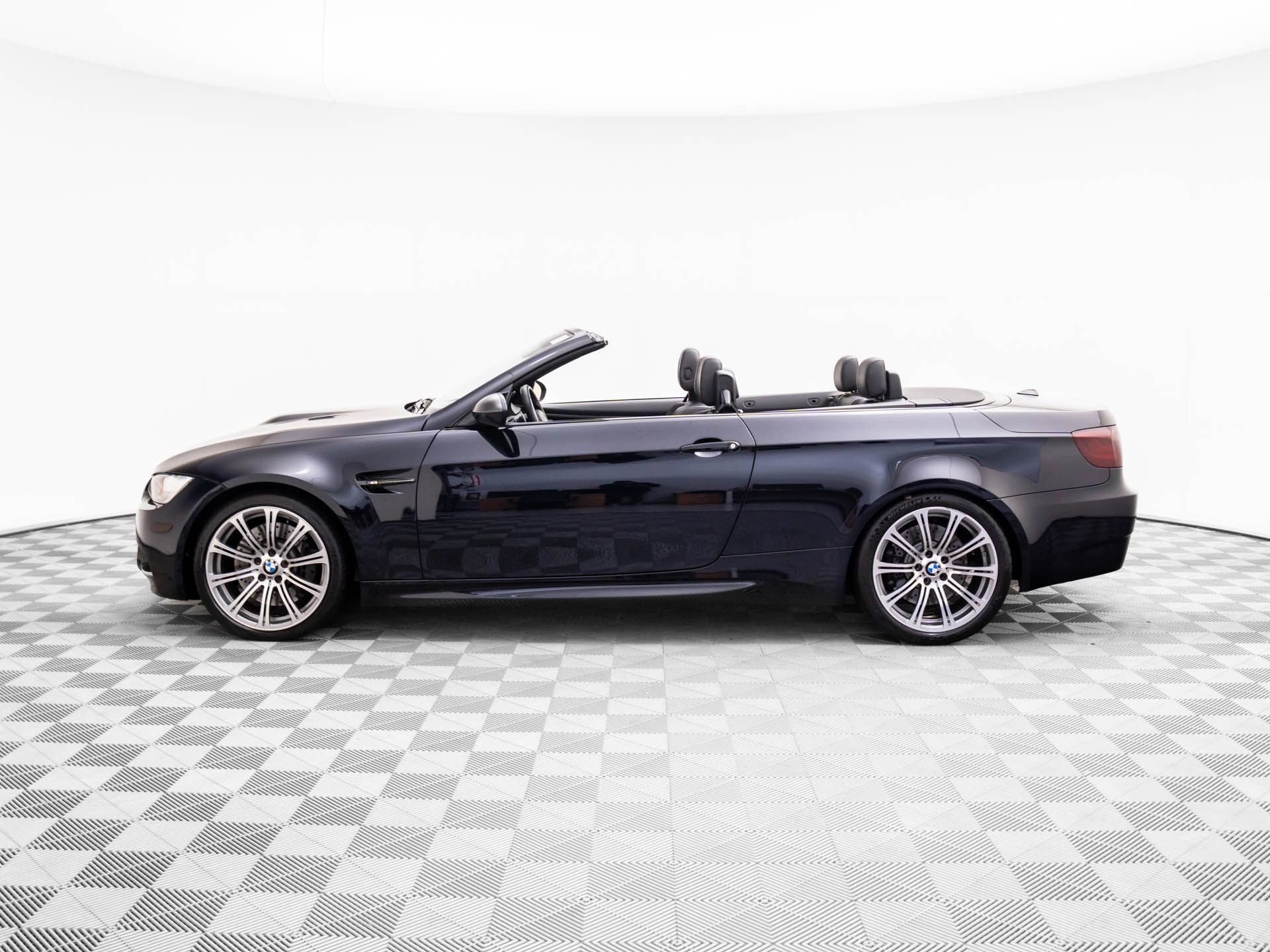 Used 2013 BMW M3 Convertible image 2