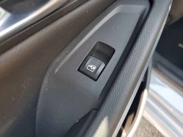 Used 2023 BMW 330i Sedan w/ M Sport Package RWD image 13