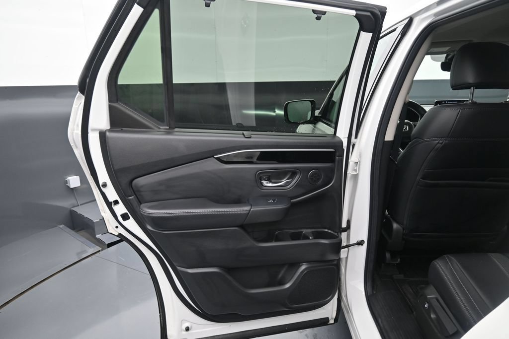 Certified 2025 Honda Pilot EX-L image 18