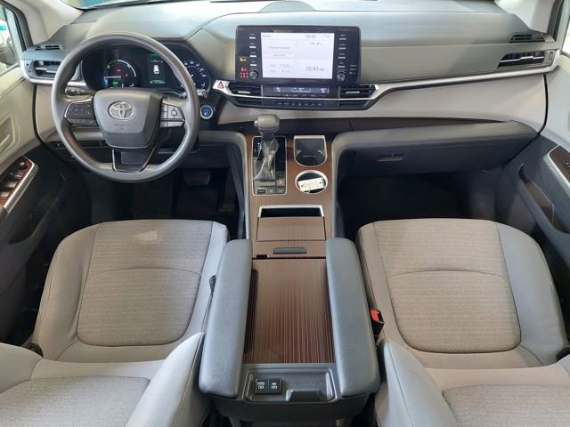 Certified 2022 Toyota Sienna LE image 3