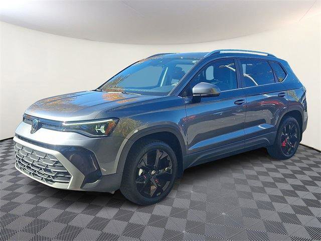 Certified 2025 Volkswagen Taos SE w/ Panoramic Sunroof Package image 3