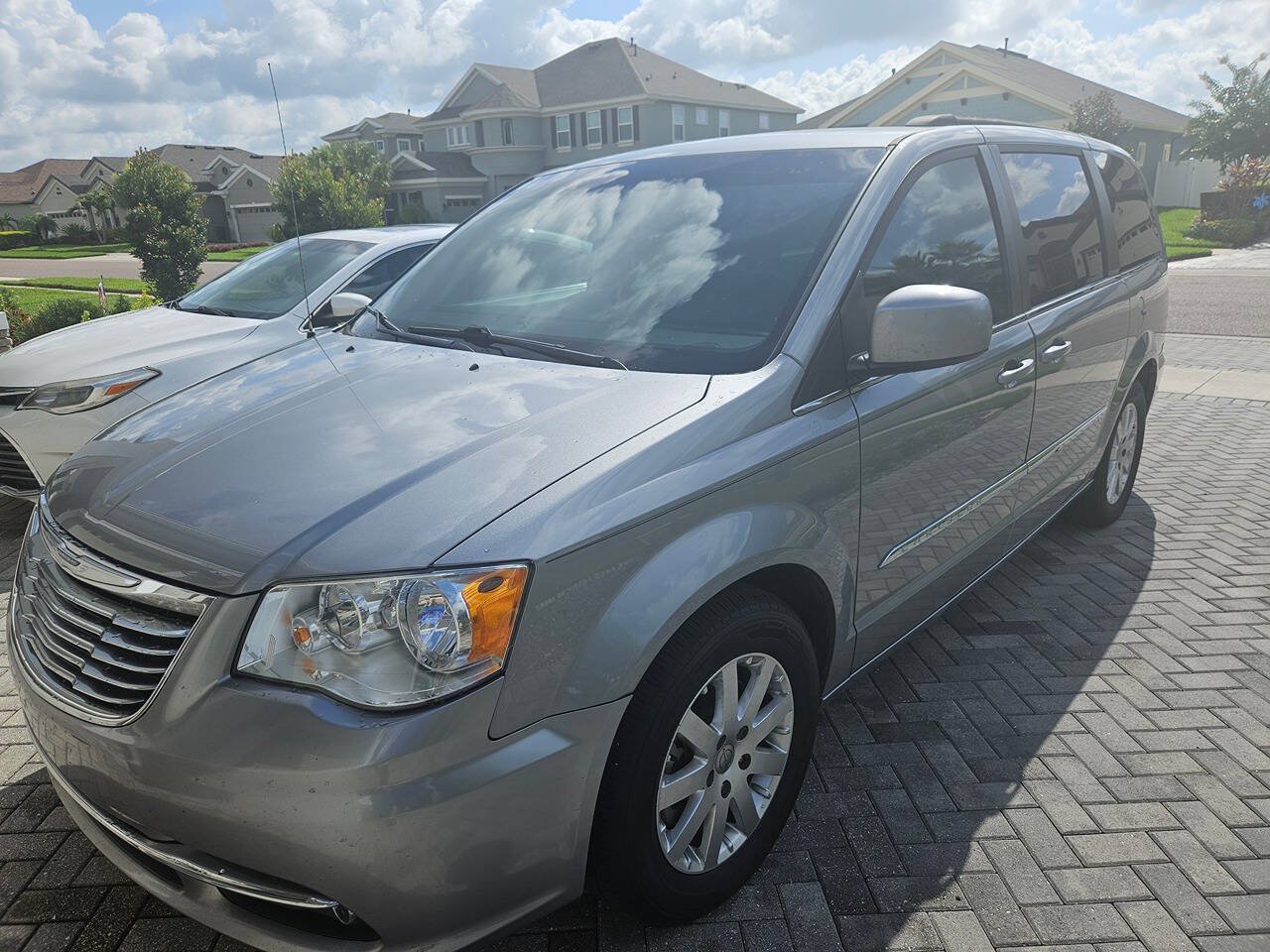 Used 2016 Chrysler Town & Country Touring FWD image 6