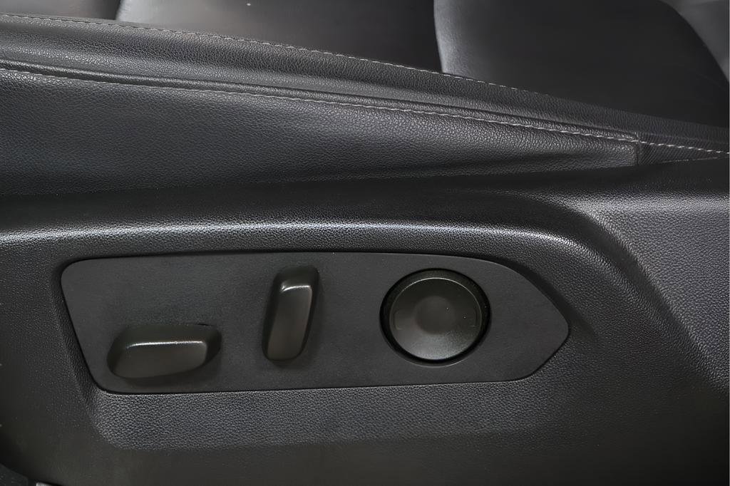 Used 2025 Chevrolet Suburban Z71 image 20