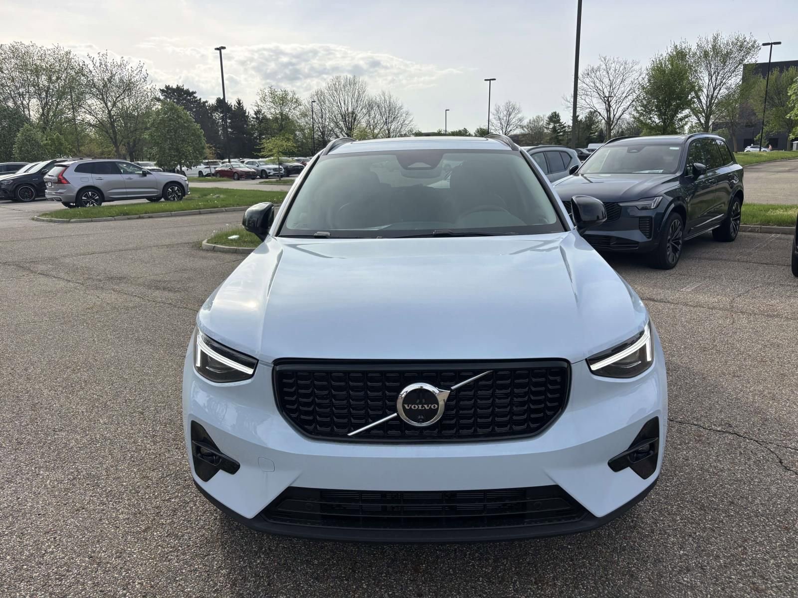 New 2026 Volvo XC40 B5 Plus w/ Protection Package Premier AWD/4WD image 2