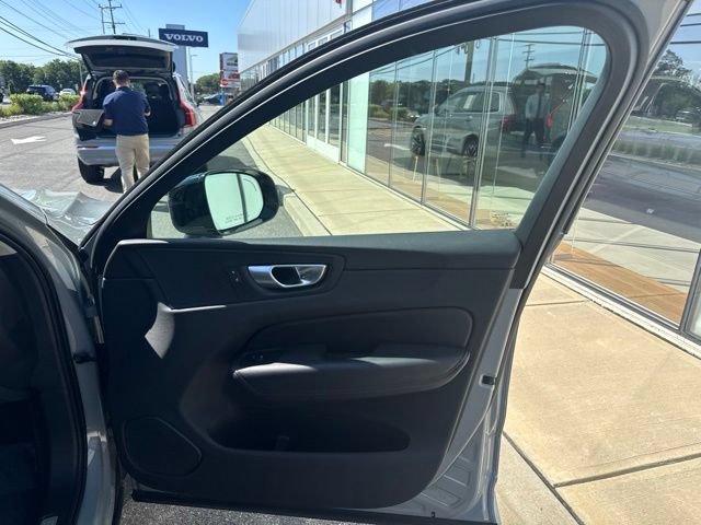 Used 2024 Volvo XC60 B5 Core w/ Protection Package Premier AWD/4WD image 14
