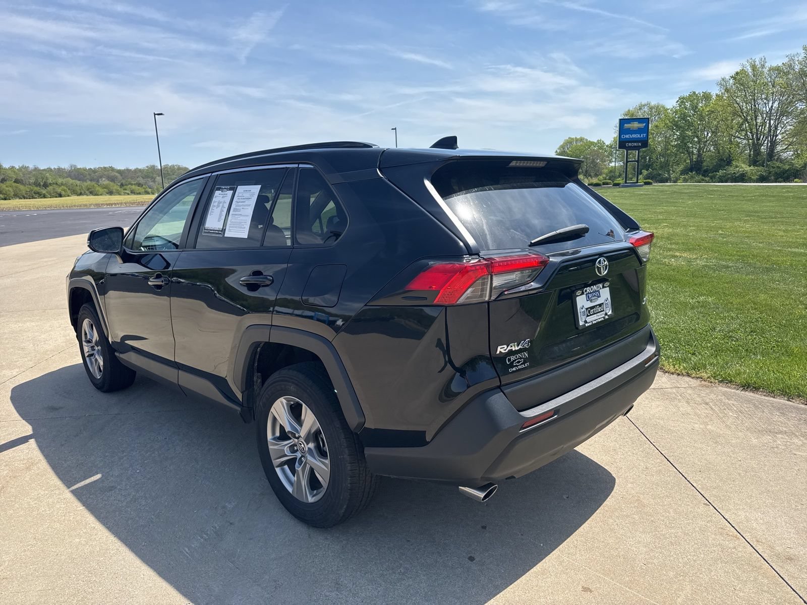 Used 2024 Toyota RAV4 XLE FWD image 6