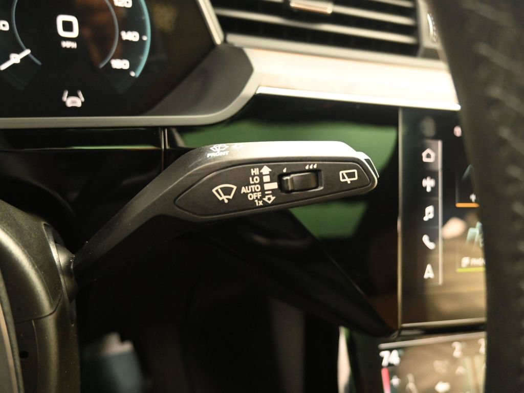 Used 2022 Audi e-tron Premium Plus w/ Premium Plus Package image 17