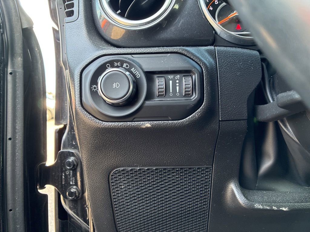 Used 2022 Jeep Wrangler Unlimited Sahara image 14