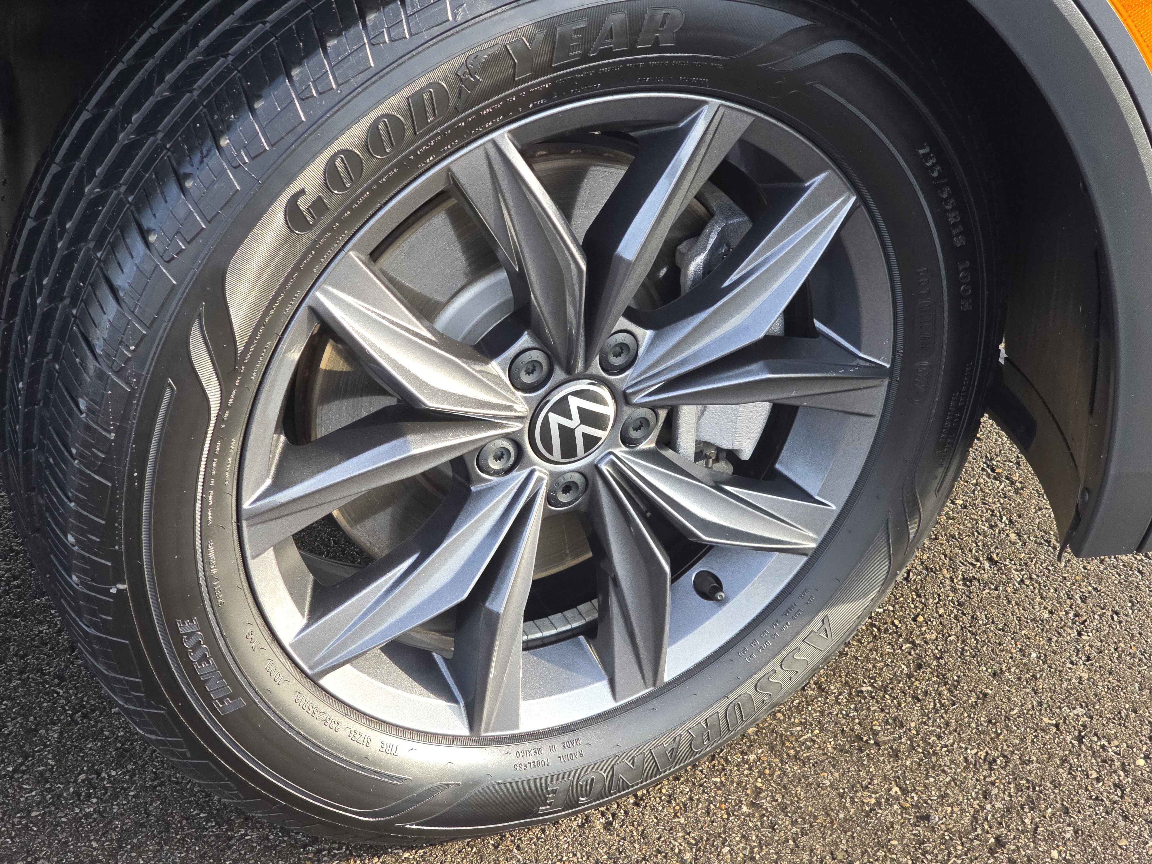 Certified 2023 Volkswagen Tiguan SE w/ Panoramic Sunroof Package image 14