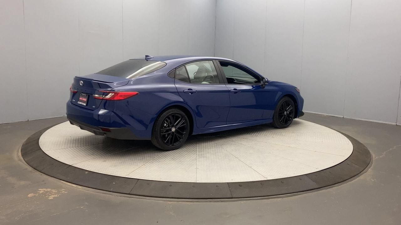 Used 2026 Toyota Camry SE FWD image 5