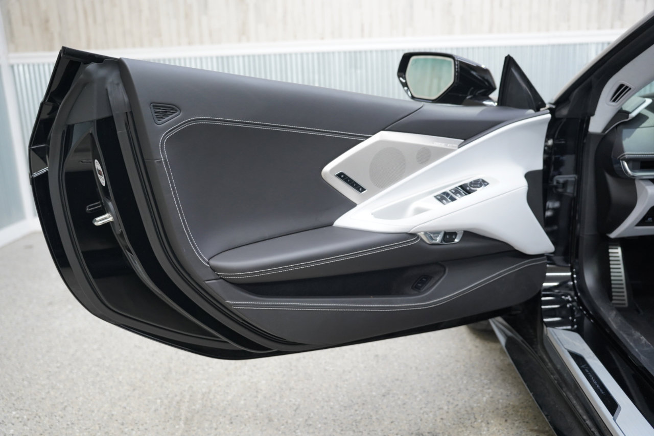 Used 2025 Chevrolet Corvette Stingray Premium Conv w/ Z51 Performance Package image 28