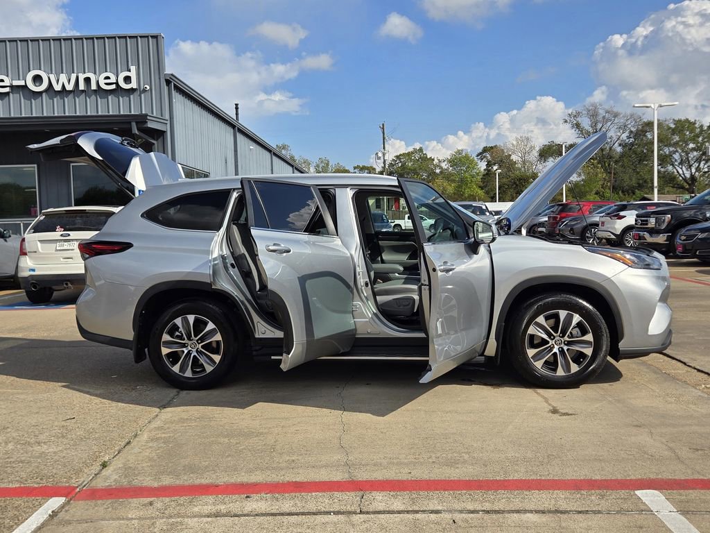 Used 2024 Toyota Highlander LE image 12