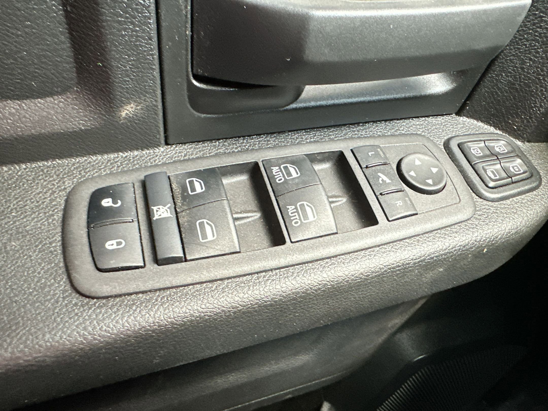 Used 2024 RAM 3500 Tradesman w/ Chrome Appearance Group AWD/4WD image 21