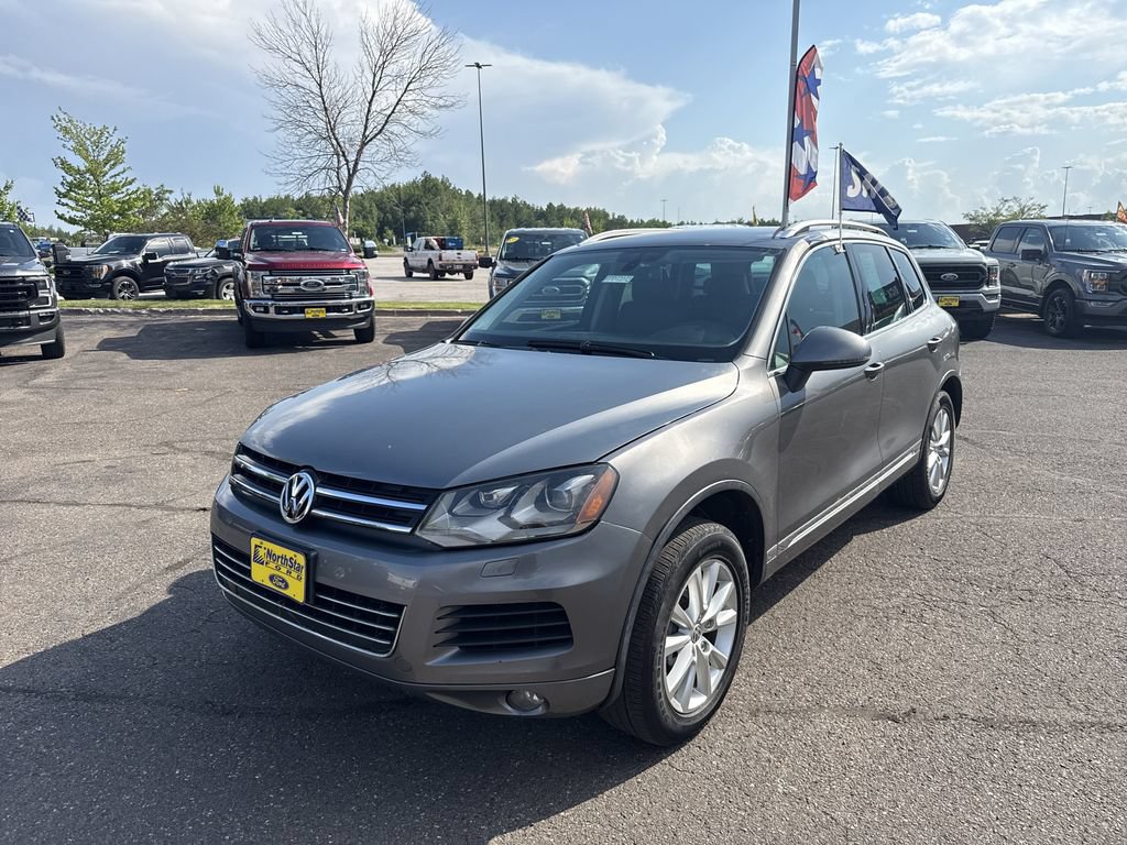 Used 2014 Volkswagen Touareg Sport AWD/4WD image 2
