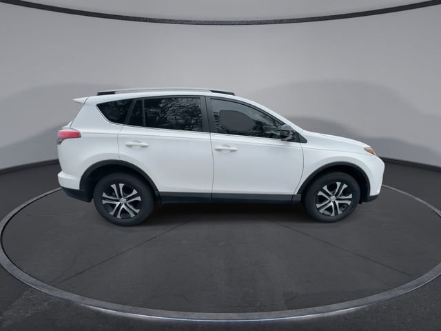 Used 2018 Toyota RAV4 LE image 17